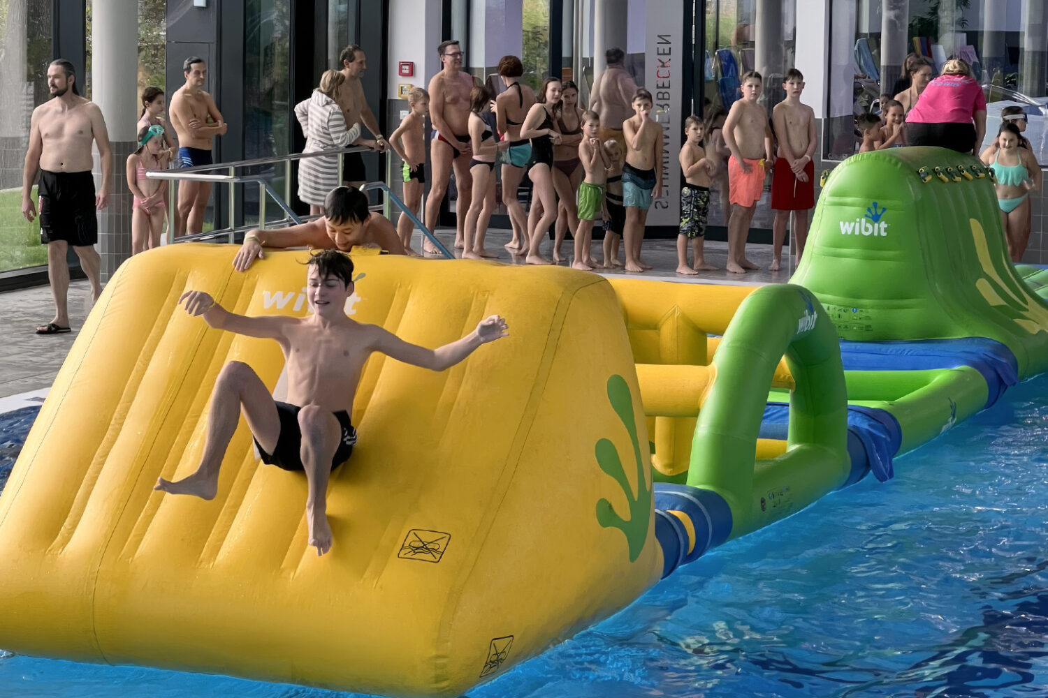 Sportbecken mit Aquatrack