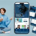 AdobeStock_552264525_Frau-sitzt-zeigt-auf-handy-hellblau_ret-Screenshots-2026-05-1550x1032px