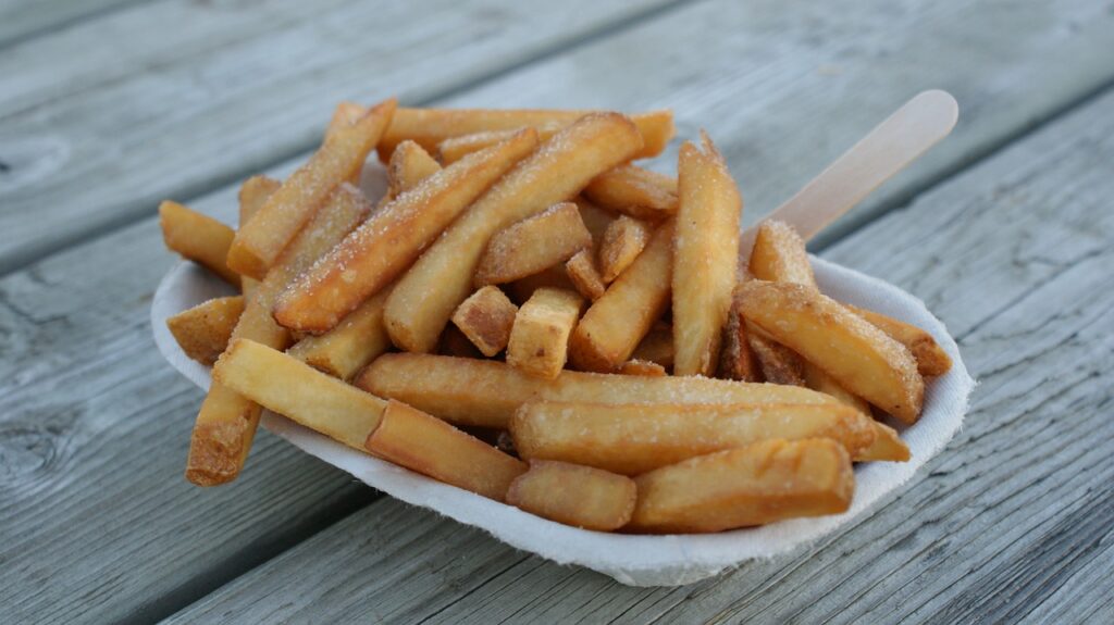 Schale Pommes mit Holzpieker