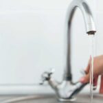 wasserhahn-c-nikkimeel-adobe-stock-310865199